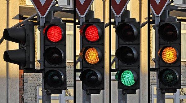 1. Trafik ışıkları trafiğin artmasına neden olur