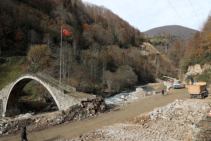 Koruma Altına Alınmıştı: Rize'de 300 Yıllık Köprü Yol Yapım Çalışmasında Tahrip Edildi