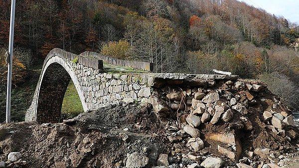 Yöre halkı tepkili: "Selin yıkamadığı köprüyü yıktılar"
