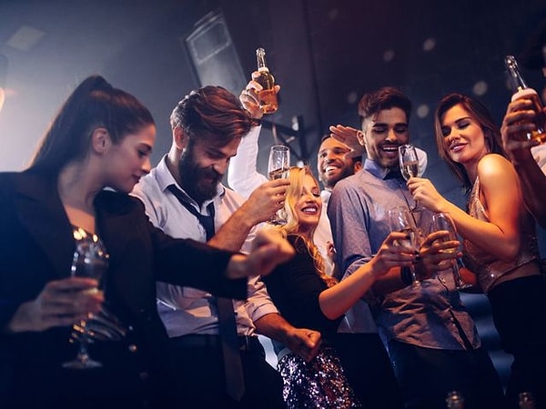 1. Представьте, что вы с друзьями решили встретиться в пятницу вечером: они хотят пойти в ночной клуб, а вы нет. Что собираетесь делать?