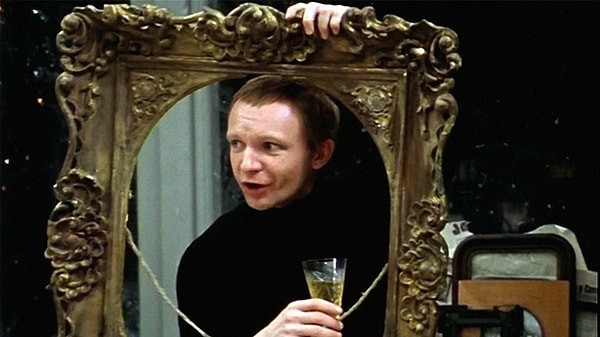 2. Какой был род деятельности у Жени Лукашина в фильме "Ирония судьбы, или С лёгким паром!"?