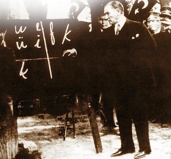 6. 1 Aralık 1928'te yılında ise, yeni Türk harflerinin kullanımı yürürlüğe girdi.