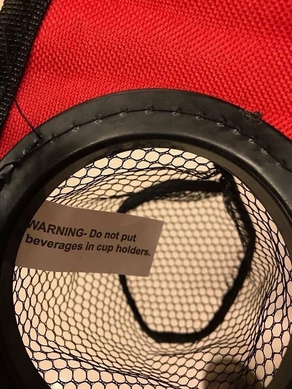 7. "Предупреждение: не вставляйте напитки в этот держатель для стаканов". А что тогда вставлять, простите?!