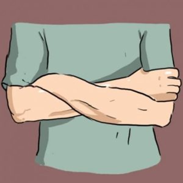 Вы скрещиваете руки так, что левая находится сверху: