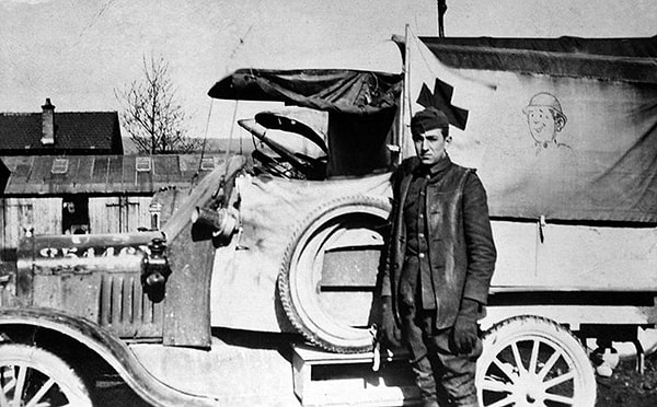 4. Диснея не приняли на службу во время Первой мировой войны из-за несовершенолетия