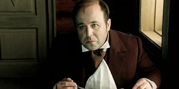 8. Кто из помещиков разоблачает аферу Чичикова?