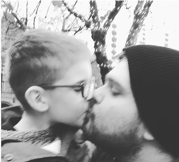 Они заявляли, что ничего плохого в поцелуе ребенка в губы нет, ...