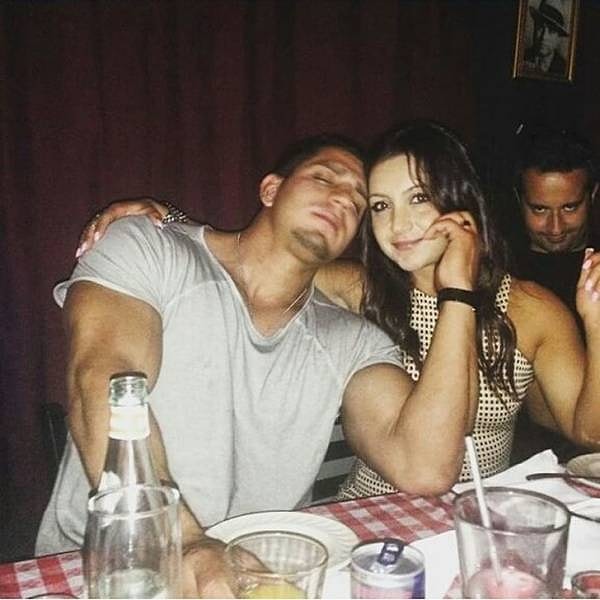 13. Мужчина на заднем плане просто сделал мой день