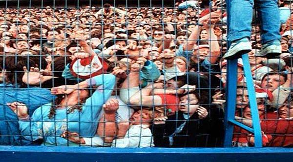 Ancak birlikte kurdukları bu hayal 1989 yılında; medya ve siyasetin kirli ilişkileri arasında, geride korkunç bir acı bırakarak son bulur. Bu acının adı İngiltere tarihinin gördüğü en büyük futbol faciası olan Hillsborough’dur.