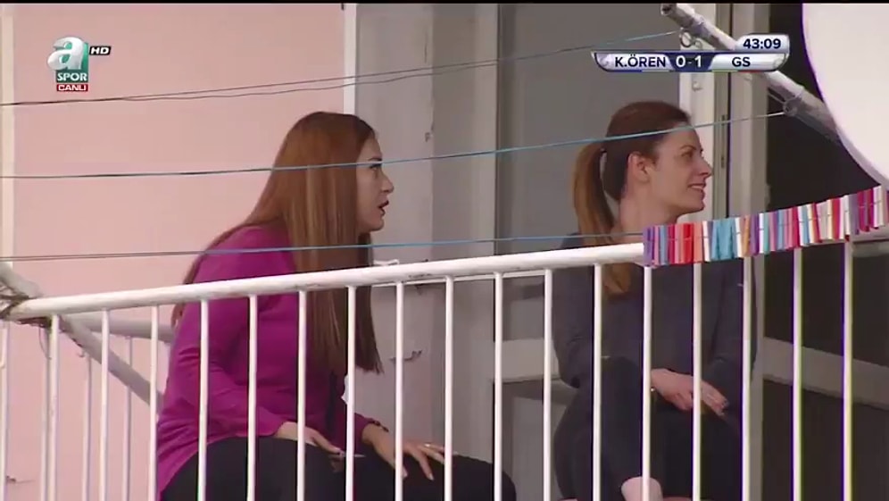 A Spor Spikerinden İlginç Sözler: 'Keşke Şu Balkona Kursaydık Kameramızı'