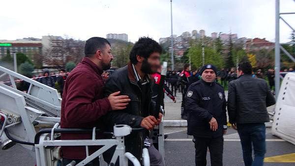 Kendisini görüntüleyen gazetecilere bakarak tekrar "Fener kümeye, Galatasaray şampiyon" diye bağıran Hasan İ., ardından polis tarafından ifadesi alınmak üzere karakola götürüldü.