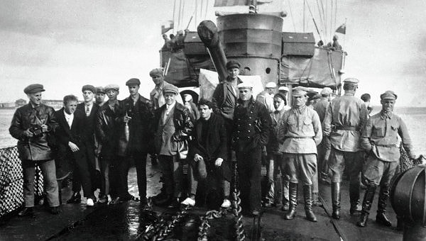 1. Этот фильм был снят в 1925 году и считался одним из лучших в СССР. Как он называется?