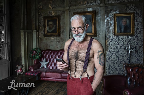 58-летний британский актер Пол Орчард сыграл в новогодней рекламе Санта-Клауса, показав тем самым, что люди в возрасте вполне могут выглядеть отлично. Стоит только захотеть ;-)