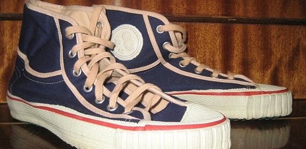 9. Как назывались эти кеды?