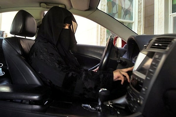 9. Женщинам Саудовской Аравии разрешили водить авто в 2018 году