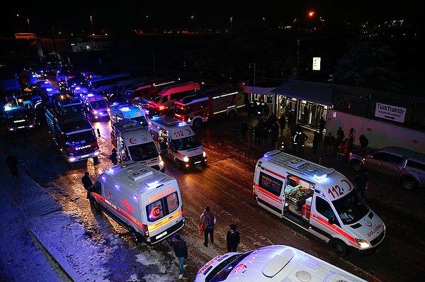Kazada yaralanan çok sayıda yolcuya müdahalede bulunuldu.