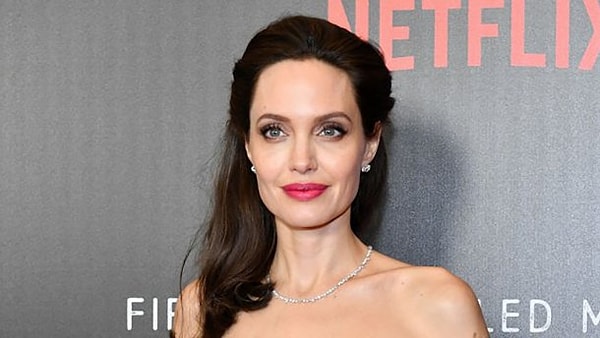 2. Анджелина Джоли