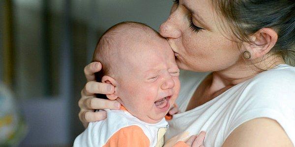 6. Bebeğimi her ağladığında kucağıma almalı mıyım?