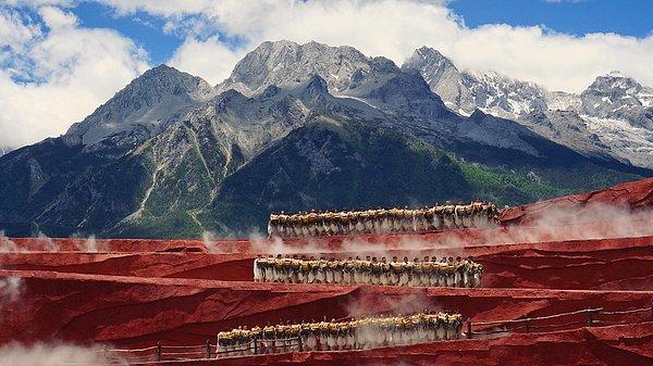7. "Yulong Dağı'nın Eteklerinde Dans" - Xin Cheng (Çin)