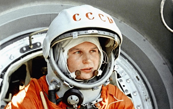 3. Кто является первой женщиной-космонавтом: