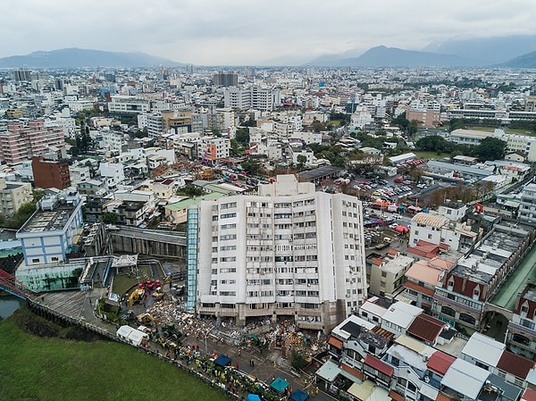 4. Здание, разрушенное вследствие землетрясения в городе Хуалянь, Тайвань.