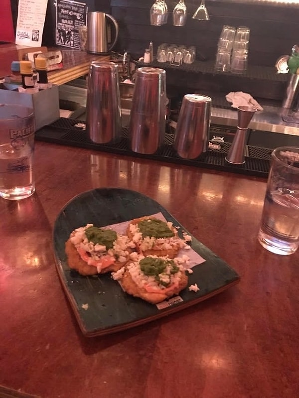 15. Половинка скейта вместо подноса?