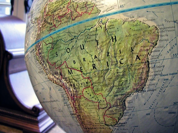 12. Какова приблизительная длина экваторов планеты Земля?