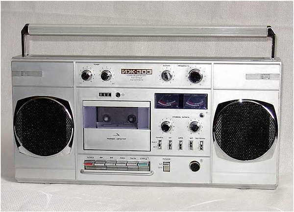 7. Какая из марок магнитофонов существовала в СССР?