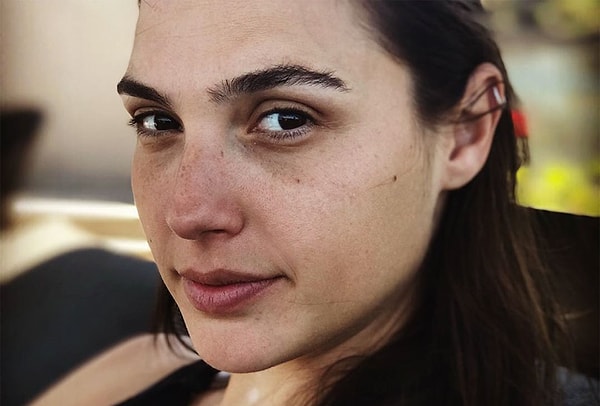 1. Вы часто выходите из дома без макияжа?