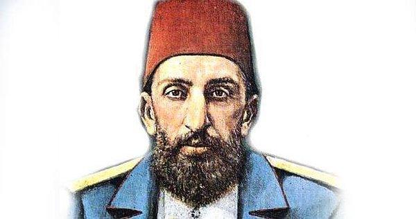 1876'da şehzade iken amcası Abdülaziz'in tahttan indirilişine, birkaç gün sonra da ölümüne şahit olan Abdülhamid, bu yaşanılanları zihninin bir yerine kazımıştı.