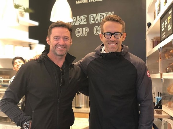 10. Кстати, это не первый случай, когда Хью Джекман и Райан Рейнольдс троллят друг друга