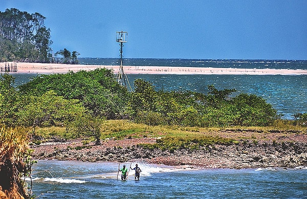 1. В устье какой реки расположен остров Маражо?