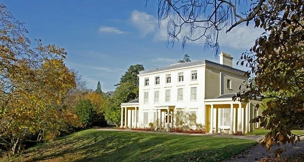 3. Кто проводил летние вечера в этом особняке?