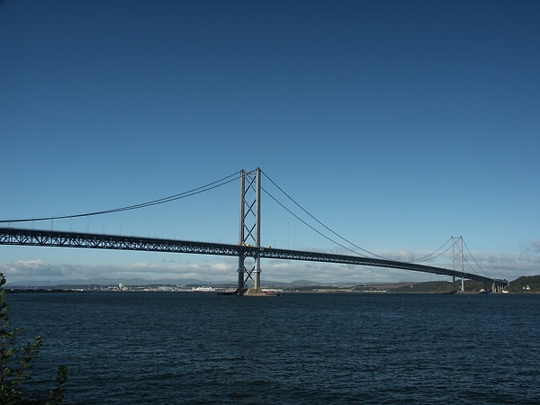 5. Где в декабре 2004 года был открыт самый высокий автомобильный мост?