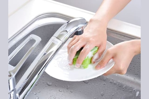 2. А чем моете посуду?