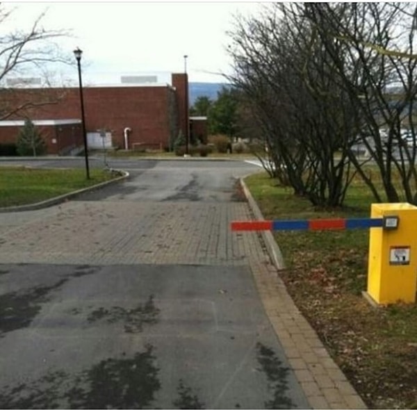 7. Враг не пройдет! Очень полезный и надежный шлагбаум