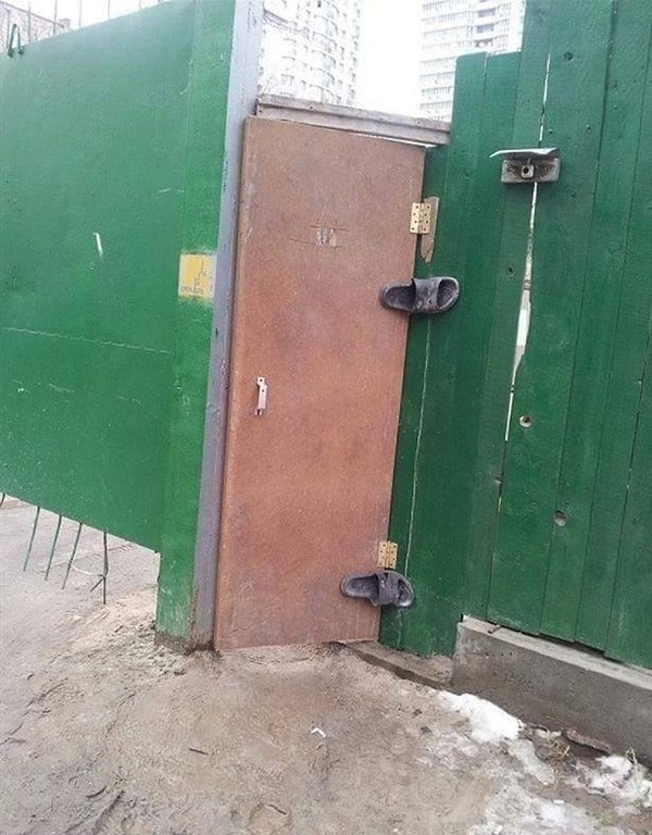 11. Вот такой суровый доводчик дверей