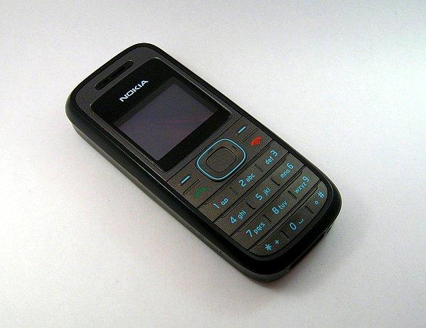 9. Nokia 1208 - 100 Milyon