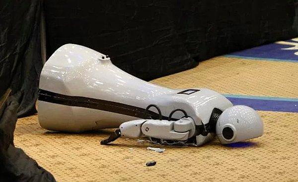 10. Belki de Düşmeye Programlanmıştır! Konya'da Üretilen İnsansı Robot Mini Ada'nın Hazin Sonu Sosyal Medyanın Gündeminde