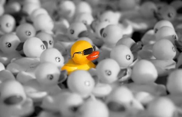 6. Как вы относитесь к людям, стремящимся отличаться от окружающих?