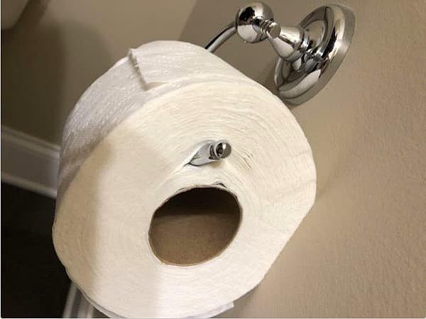 1. Tuvalet kağıdını sürekli böyle değiştiren bir eş...