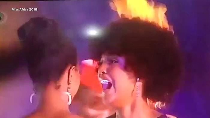 Miss Africa 2018 Birincisi Docras Kasinde'nin Sahnede Saçları Yandı!