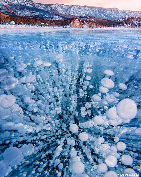 8. Donmuş gölün altından kabararak gelen metan baloncukları, sizi kim burada kalmaya mahkum etti?