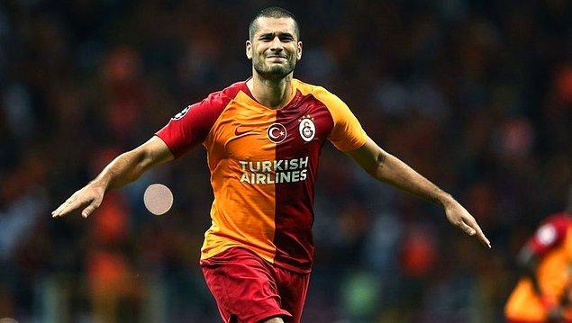 Eren Derdiyok ise Kasımpaşa'dan Galatasaray'a 4 milyon euro karşılığında transfer edilmişti. 3 sezonda 45'i 11 olmak üzere 84 maça çıkan golcü oyuncu 26 gol attı.