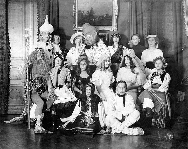 3. Новогодний маскарад в Москве, 1913 год