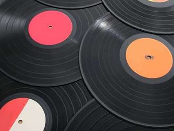 9. Как называлась фирма по выпуску виниловых пластинок в СССР?