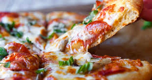 4. Koca bir pizzayı tek başınıza yemenizi hiçbir şeyin durdurmasına izin vermeyin.