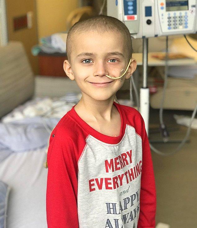 14. 43 hafta kemoterapi, 6 hafta radyasyon terapisi ve 7 yaşında kanseri yenmiş bir güzellik!