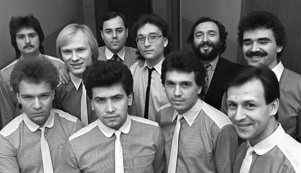 2. Кто был руководителем ВИА «Лейся песня» в 70-х годах?