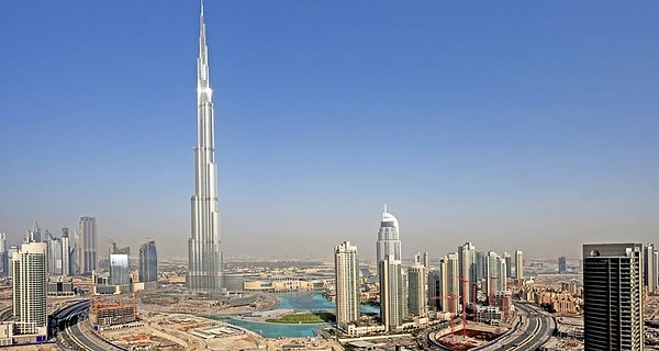 1. В каком городе находится самое высокое сооружение в мире?